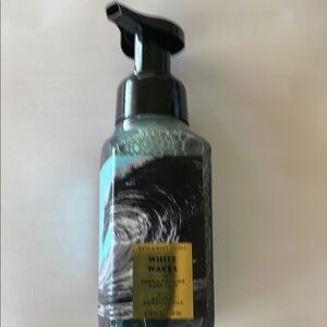 Bath & Body Works Black and Blue Hand Soap